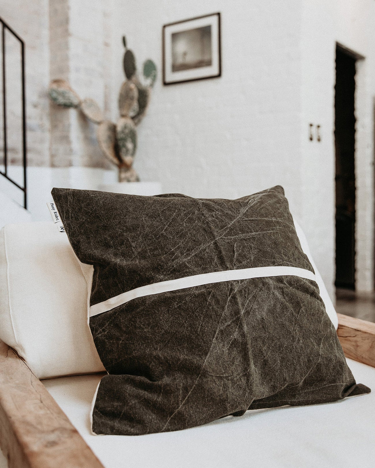 Wanderful Cushion I Dark Shadow